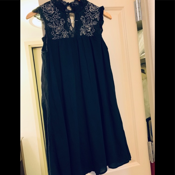 Dress - Picture 5 of 5